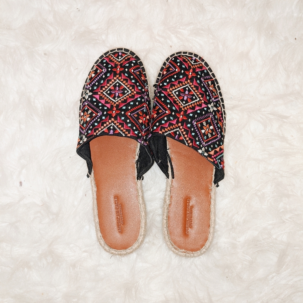 Embroidered espadrilles